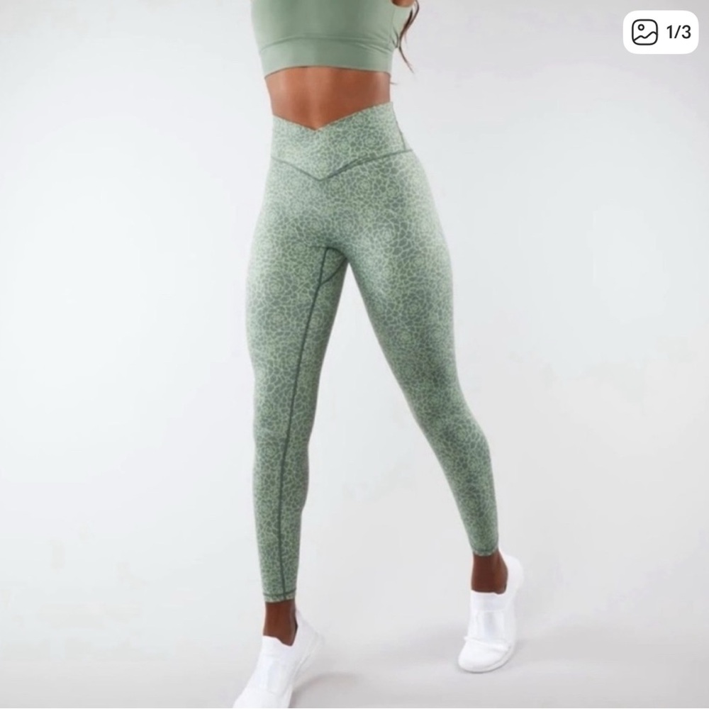 buffbunny siren leggings - eden green